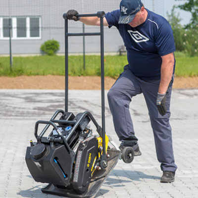 Виброплита Bomag BP 25/50 D (прямоходная) Виброплита Bomag BP 25/50 D (прямоходная)