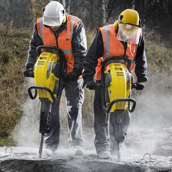 Молоток отбойный бензиновый Atlas Copco COBRA PROe, 25 x 108 Молоток отбойный бензиновый Atlas Copco COBRA PROe, 25 x 108