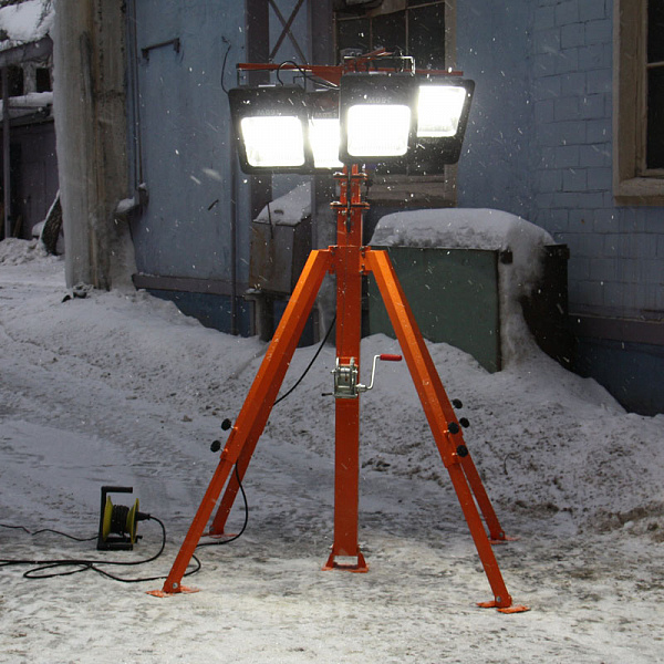 Осветительная мачта с ручной лебедкой СПС-Р 7,5 м LED 4x100 Осветительная мачта с ручной лебедкой СПС-Р 7,5 м LED 4x100