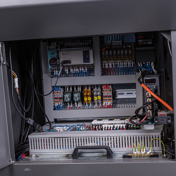 Ленточнопильный станок JET MBS-1012CNC с ЧПУ Ленточнопильный станок JET MBS-1012CNC с ЧПУ